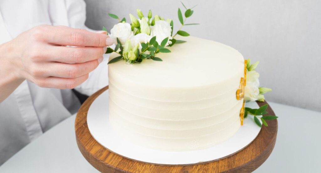 12 Awesome and Unusual Wedding Cake Ideas Image