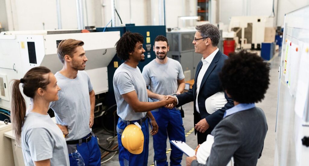 How much does it cost to employ someone for a small business? Image