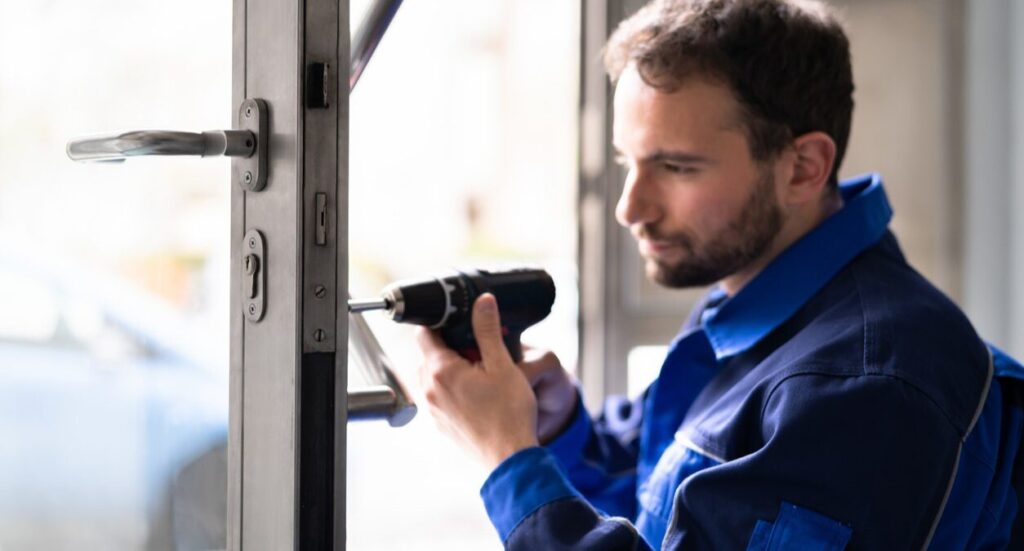 How much can a locksmith earn in the UK? Image