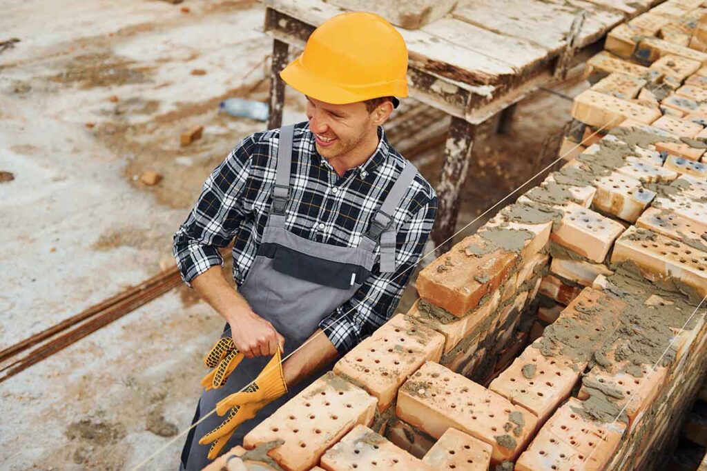 How to become a bricklayer Image