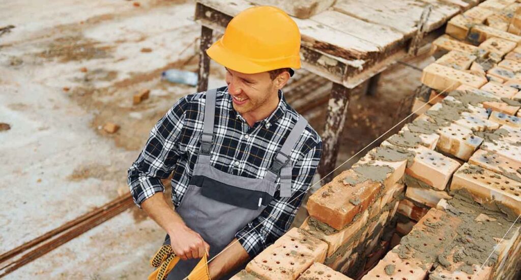 How to become a bricklayer Image