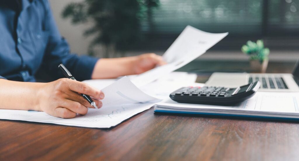 Pros and cons of being VAT registered Image