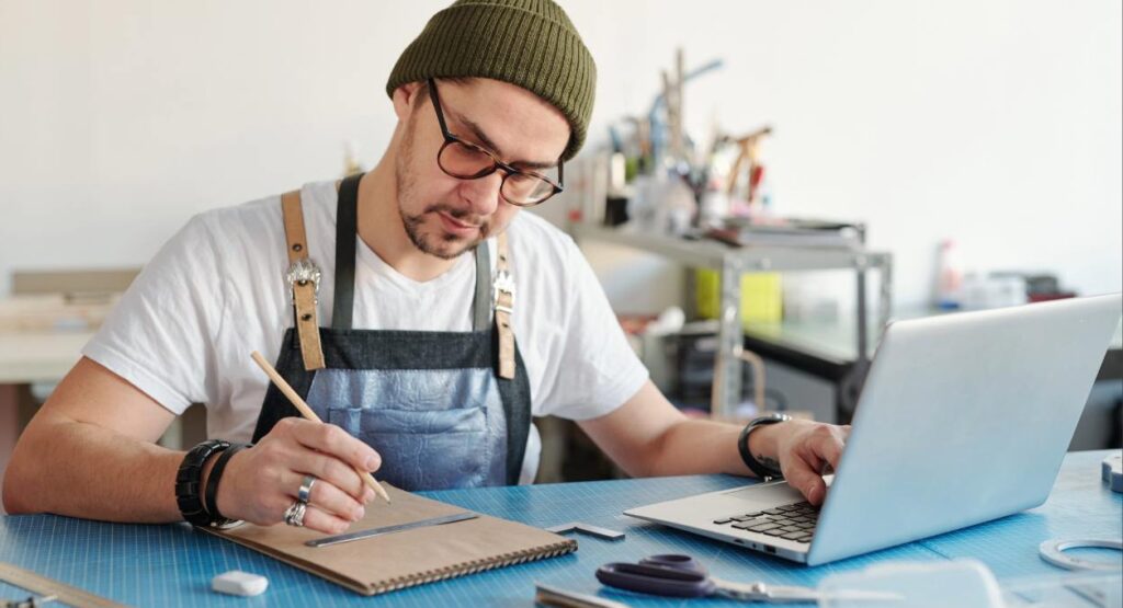 What records must sole traders keep for HMRC? Image